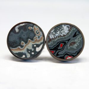 Round earrings with abstract gray patterns.