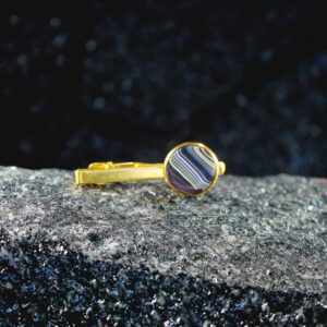 Gold tie clip with round striped stone