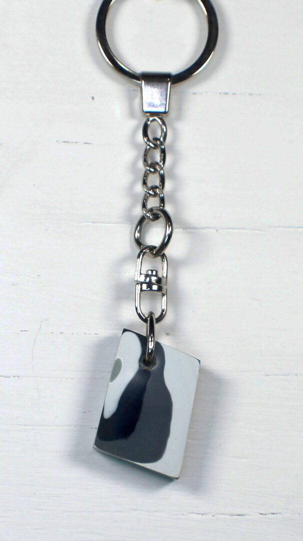 Fordite Keychain - 28.73mm x 21.01mm x 8.18mm (3286) - Image 5