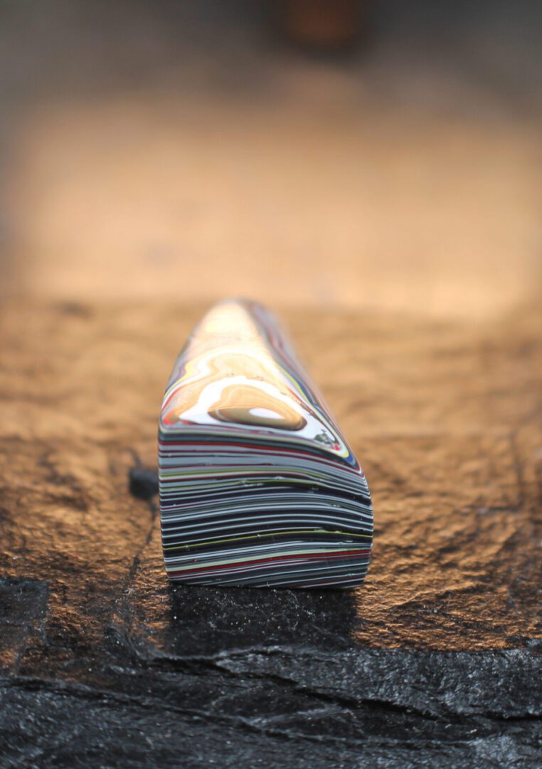 Finished Piece of Fordite - 41.51mm x 14.35mm x 8.8mm (F-042) - Image 2